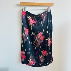 French Connection 100% Silk Black Floral Pencil Skirt – Size 4 – Side Slits